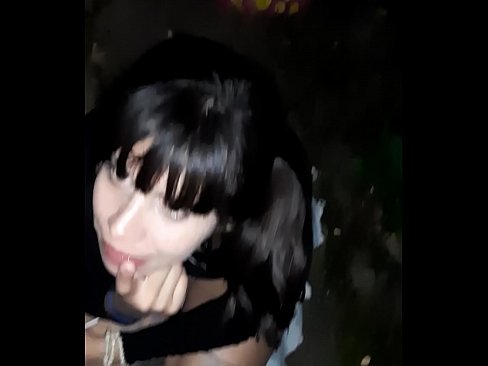 ❤️ في الشارع منتفخ القضيب مقابل الحلوى ❤❌